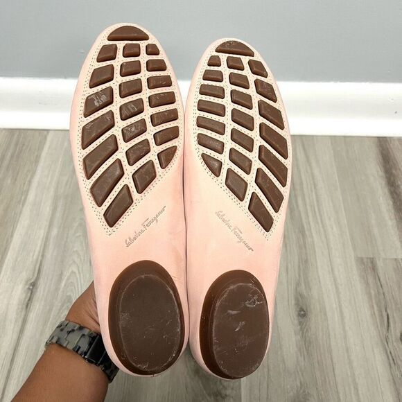 Salvatore Ferragamo Pink and Tan Leather Loafer Flats in Size 9 2A (Narrow) - Picture 5 of 7